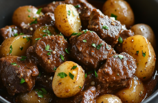 Slow Cooker Garlic Butter Beef Bites & Potatoes